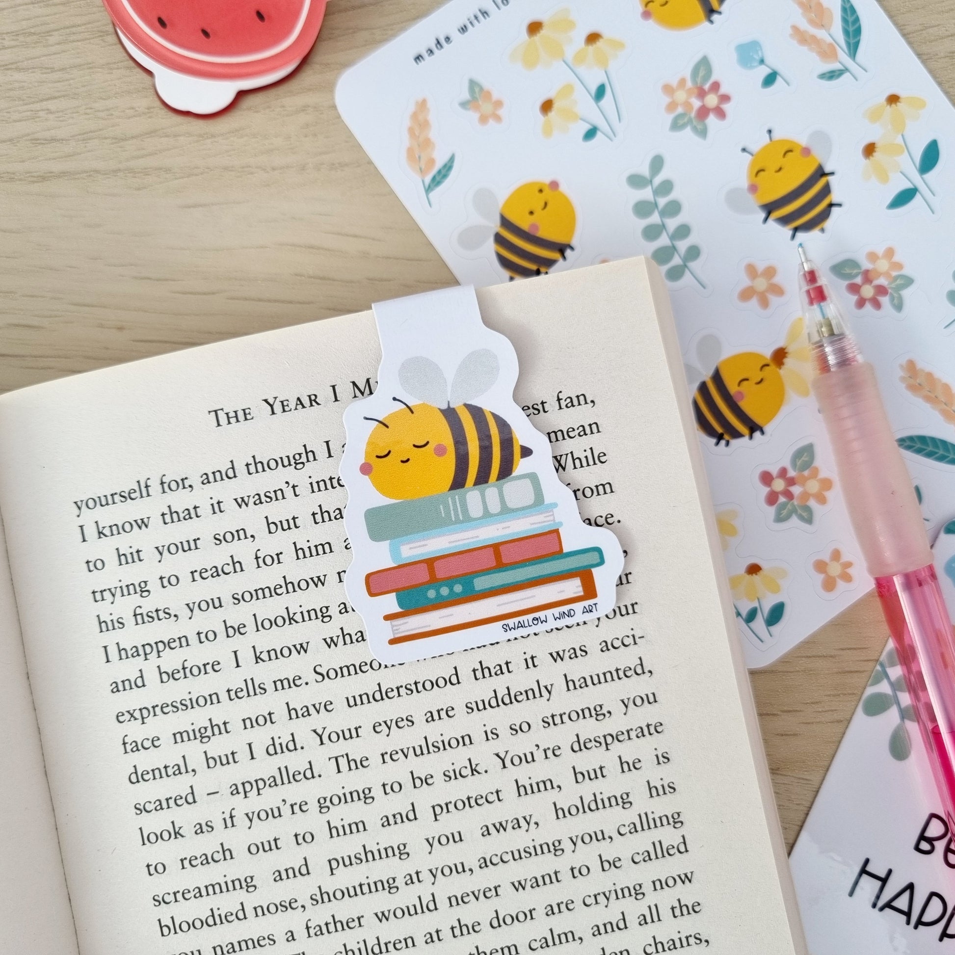 Magnetic Bookmark - Happy Bee with Books - Swallow Wind Art