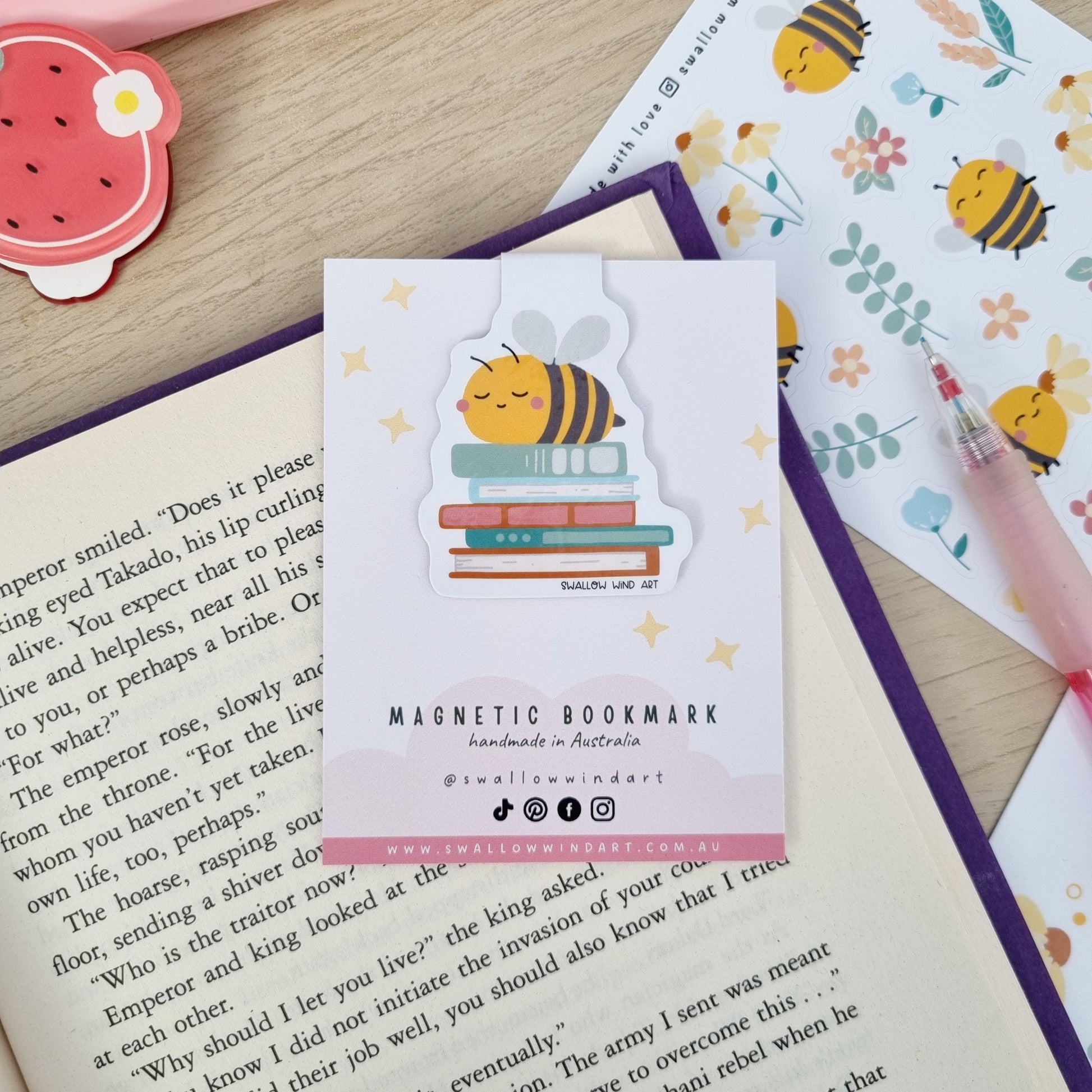 Magnetic Bookmark - Happy Bee with Books - Swallow Wind Art