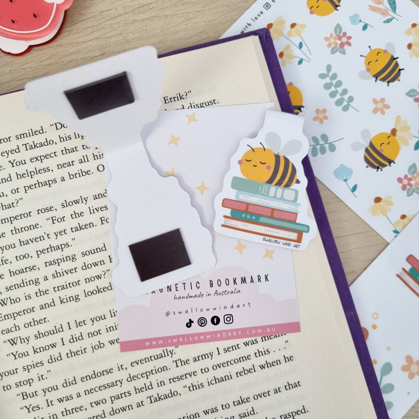 Magnetic Bookmark - Happy Bee with Books - Swallow Wind Art